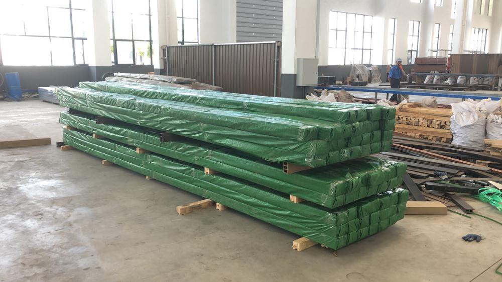 WPC Decking Flooring Packing with Non-woven bag